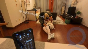 【kilo】可爱cos小男娘被劫匪绑架调教