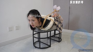 【灰太狼的羊】倩倩超长时间驷马紧缚，各种道具高强度惩罚，再增加郊狼高档位电击，全程呻吟，最终腿脚发麻，附加采访【驷马缚＋郊狼＋挠痒＋采访】