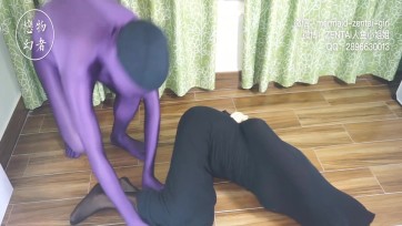 【恋物幻者】爆乳zentai少女禁室培欲～丝袜睡袋+捆绑+口球+丝袜勒嘴口水浸湿！扔地上用脚践踏无耻玩弄私处+被绑在椅子上强行泳帽窒息虐待